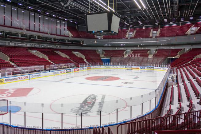 SCHUTZNETZE FÜR EISBAHNEN (2)