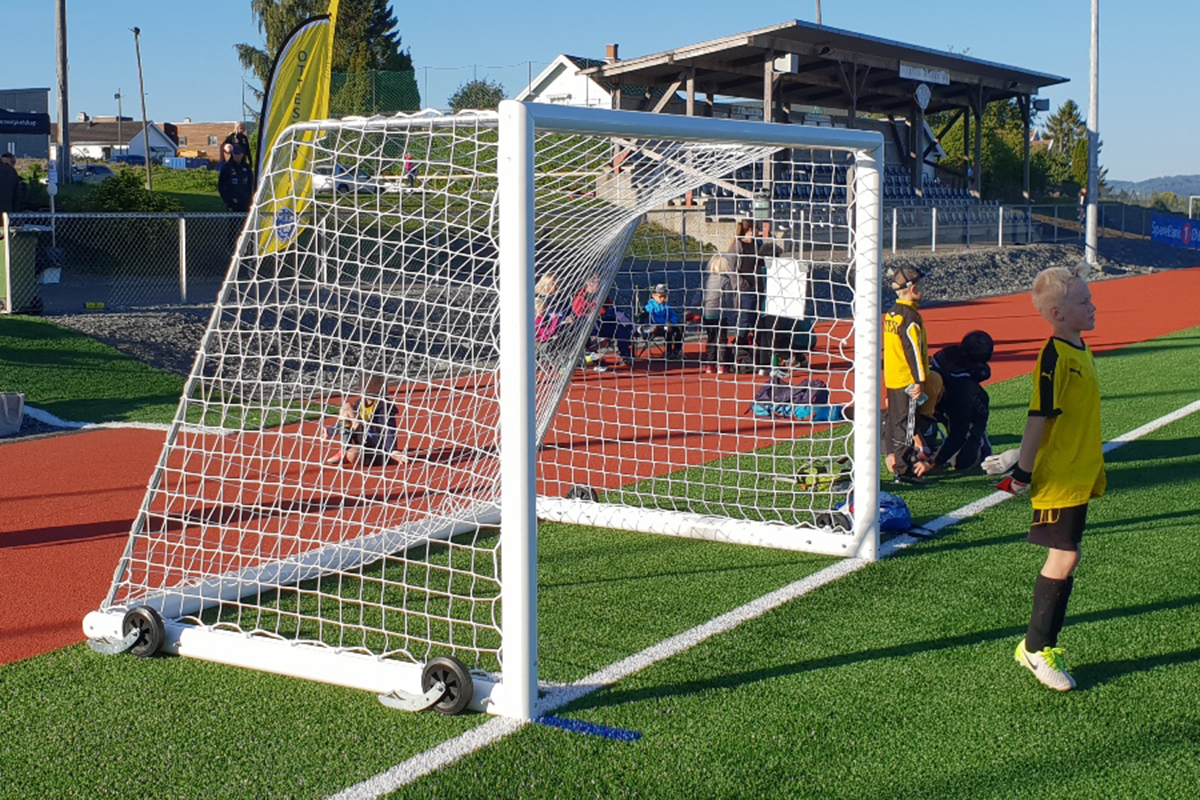 AUSRÜSTUNG FÜR DIE FUSSBALL-SPIELFELDER - WAS DARF MAN NICHT VERGESSEN?